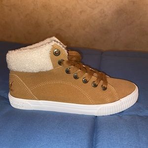 NWT BLOWFISH SNEAKERS